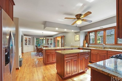 Stately home on a corner lot in one of Crystal Lake's most - photo 4