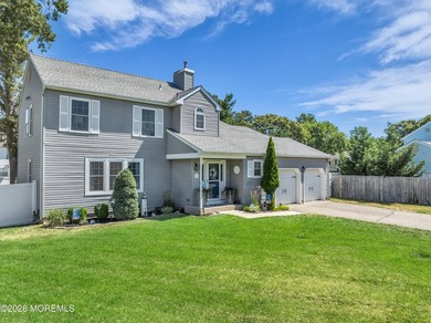 Welcome to this spacious 2 story colonial in Shelter Cove. This - photo 36