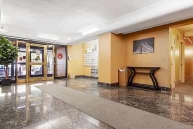 Spacious Studio in Prime Forest Hills - Low Maintenance, Pet - photo 3