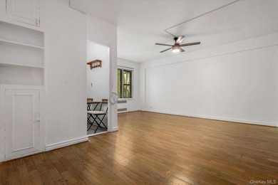 Spacious Studio in Prime Forest Hills - Low Maintenance, Pet - photo 6