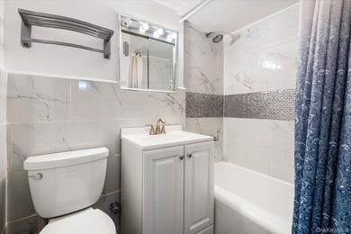 Spacious Studio in Prime Forest Hills - Low Maintenance, Pet - photo 9