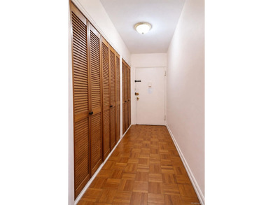 Spacious 2-bedroom, 1-bath apartment in prime Rego Park location - photo 4