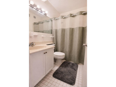 Spacious 2-bedroom, 1-bath apartment in prime Rego Park location - photo 7