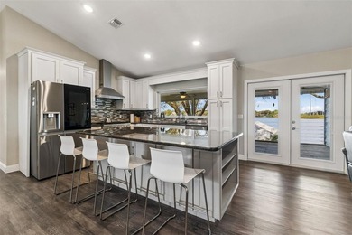 Welcome to a spectacular waterfront retreat on the Alafia River - photo 9