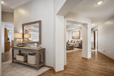 Beautiful and spacious one-level patio home located on a nearly - photo 4