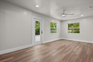 Beautifully renovated 4BR/3.5BA home in the heart of Lake Park - photo 11