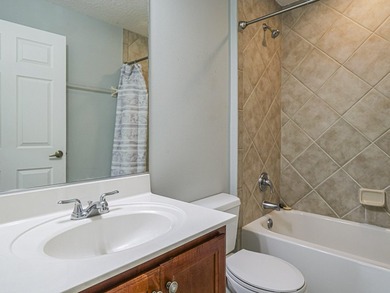 Beautifully maintained, move-in ready 2/2 + garage, impact - photo 15