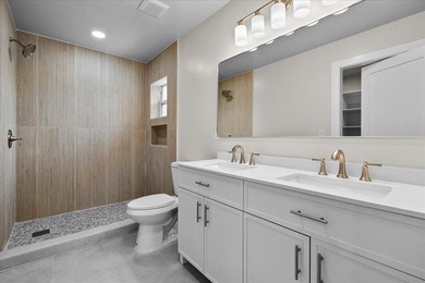 Beautifully renovated 4BR/3.5BA home in the heart of Lake Park - photo 18