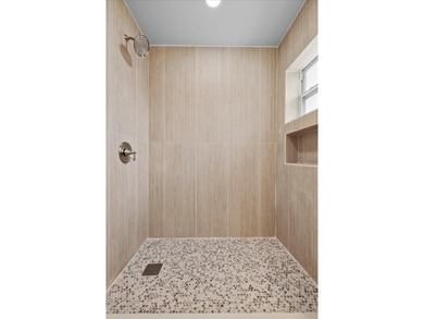 Beautifully renovated 4BR/3.5BA home in the heart of Lake Park - photo 19