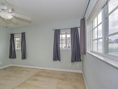Beautifully maintained, move-in ready 2/2 + garage, impact - photo 20