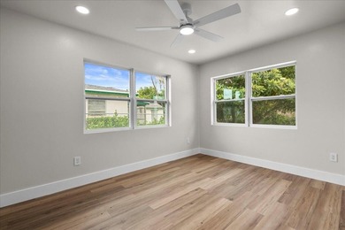 Beautifully renovated 4BR/3.5BA home in the heart of Lake Park - photo 21