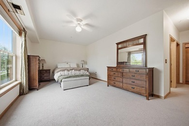 Beautiful end unit in luxury condo building. Cement floors for - photo 21
