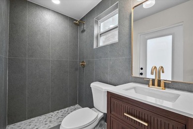 Beautifully renovated 4BR/3.5BA home in the heart of Lake Park - photo 23