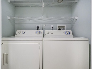 Beautifully maintained, move-in ready 2/2 + garage, impact - photo 23