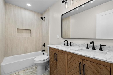 Beautifully renovated 4BR/3.5BA home in the heart of Lake Park - photo 24