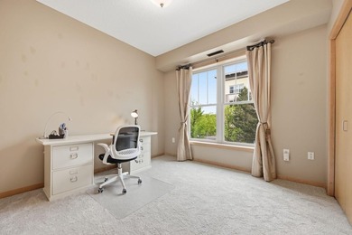 Beautiful end unit in luxury condo building. Cement floors for - photo 24