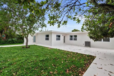 Beautifully renovated 4BR/3.5BA home in the heart of Lake Park - photo 27