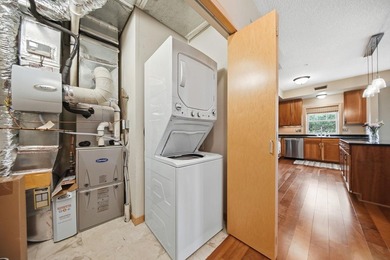Beautiful end unit in luxury condo building. Cement floors for - photo 29