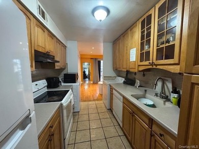 Welcome to this beautifully maintained 3-bedroom, 1.5-bath - photo 12