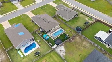 Welcome to this beautifully maintained newer construction home - photo 4