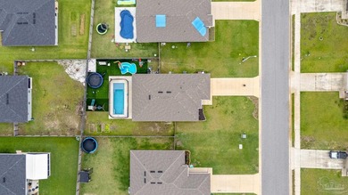 Welcome to this beautifully maintained newer construction home - photo 5