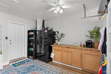 Welcome to this beautifully maintained newer construction home - photo 9