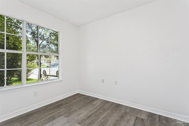 Welcome to this charming 2-bedroom, 1-bath townhouse-style - photo 7