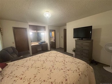 Keystone Lake living in gated Gull Bay. 2 Owner Well Cared For - photo 13