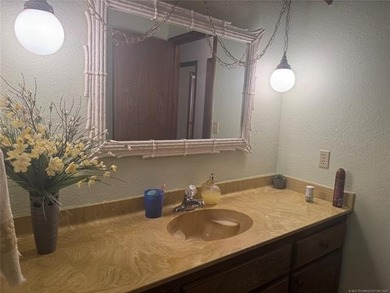 Keystone Lake living in gated Gull Bay. 2 Owner Well Cared For - photo 19