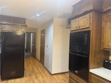 Keystone Lake living in gated Gull Bay. 2 Owner Well Cared For - photo 24