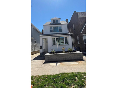 Welcome to this fully renovated 3 bedroom, 2 1/2 bathroom - photo 1