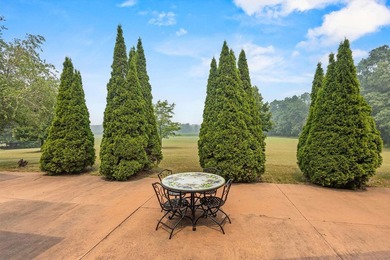 The drive in says it all! A long, tree-lined driveway leads to - photo 31