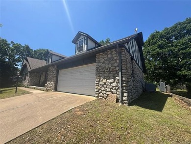 Keystone Lake living in gated Gull Bay. 2 Owner Well Cared For - photo 33