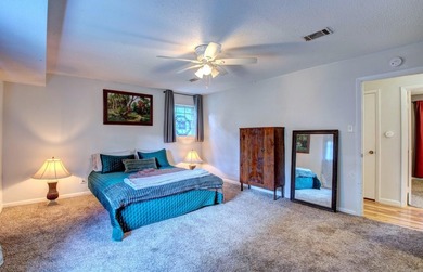 Welcome to this charming, artsy and eclectic decorated home - photo 34