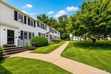 Amazing opportunity, move-in ready 2-bedroom, 2-bath townhouse - photo 2