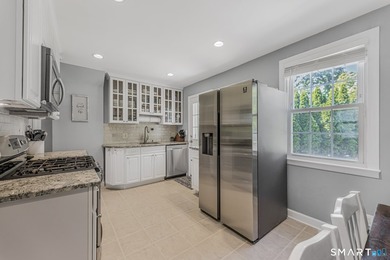 Amazing opportunity, move-in ready 2-bedroom, 2-bath townhouse - photo 5
