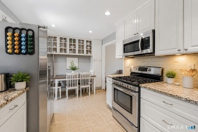 Amazing opportunity, move-in ready 2-bedroom, 2-bath townhouse - photo 6