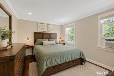 Amazing opportunity, move-in ready 2-bedroom, 2-bath townhouse - photo 9