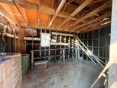 This 5 bedroom, 2 1/2 bath home on 1 acre of land with an - photo 9