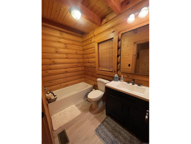 A true Abe Lincoln log home featuring 2 bedrooms, one up, one - photo 11