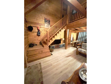 A true Abe Lincoln log home featuring 2 bedrooms, one up, one - photo 14