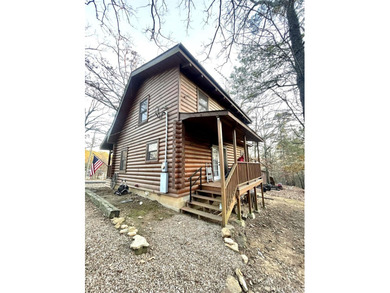 A true Abe Lincoln log home featuring 2 bedrooms, one up, one - photo 24