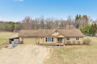 Beautifully updated 4-bedroom, 3 full-bath home on 2.54 acres in - photo 24