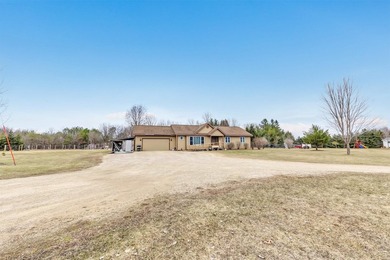 Beautifully updated 4-bedroom, 3 full-bath home on 2.54 acres in - photo 28