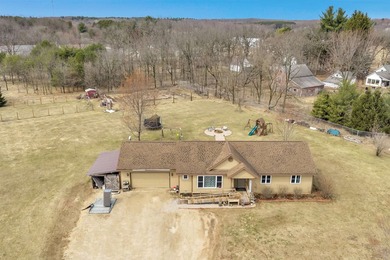 Beautifully updated 4-bedroom, 3 full-bath home on 2.54 acres in - photo 39