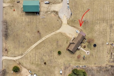 Beautifully updated 4-bedroom, 3 full-bath home on 2.54 acres in - photo 40