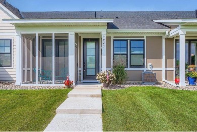 Lake Townhome/Townhouse For Sale in Farmington, Minnesota