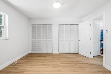 Turnkey 6-unit asset walking distance to the Inlet & waterfront - photo 22