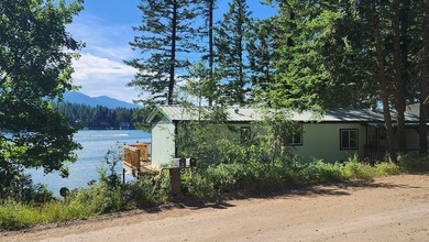 From the excellent Echo Lake frontage stretching 132 feet you'll - photo 19