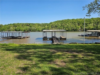 This lakefront homes has many pluses: one level living, attached - photo 3